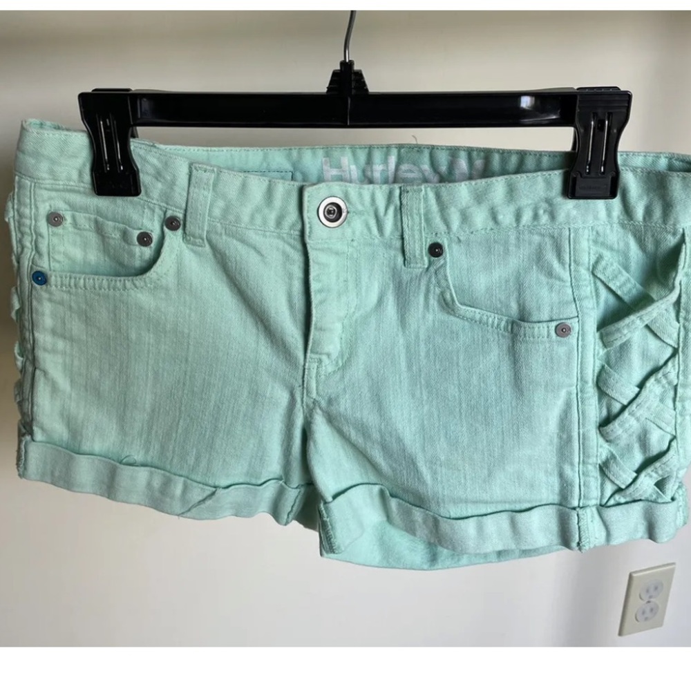 Hurley minty green size 28 jeans shorts. Excellent used condition.